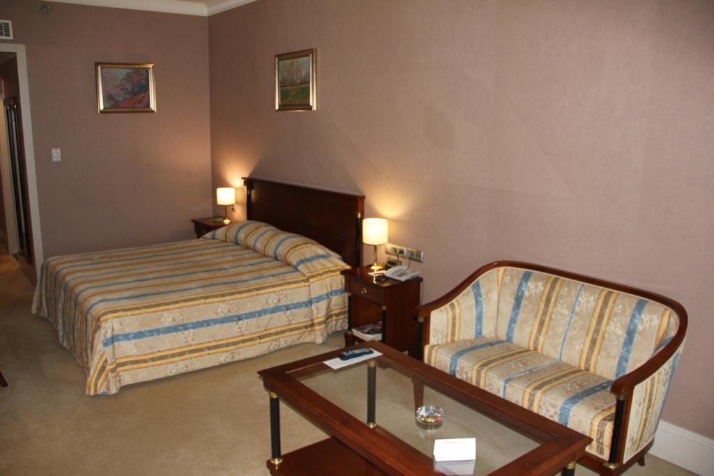 Victoria Hotel Center Donetsk Room photo